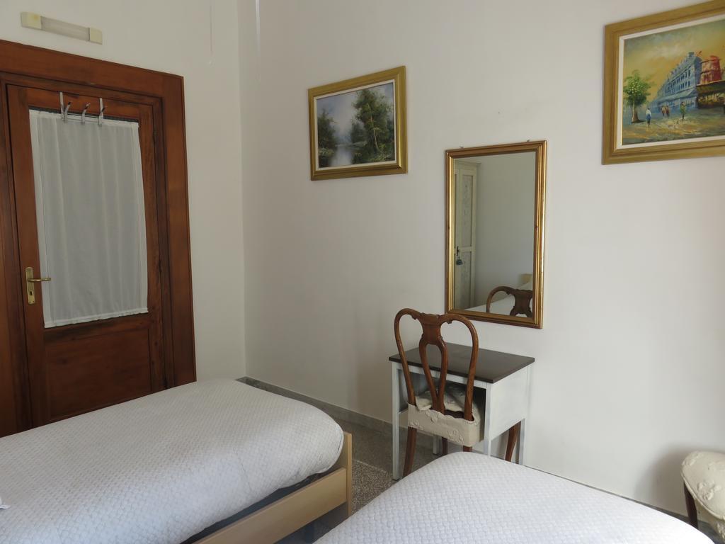 Rosy'S Hotel Napoli Bagian luar foto