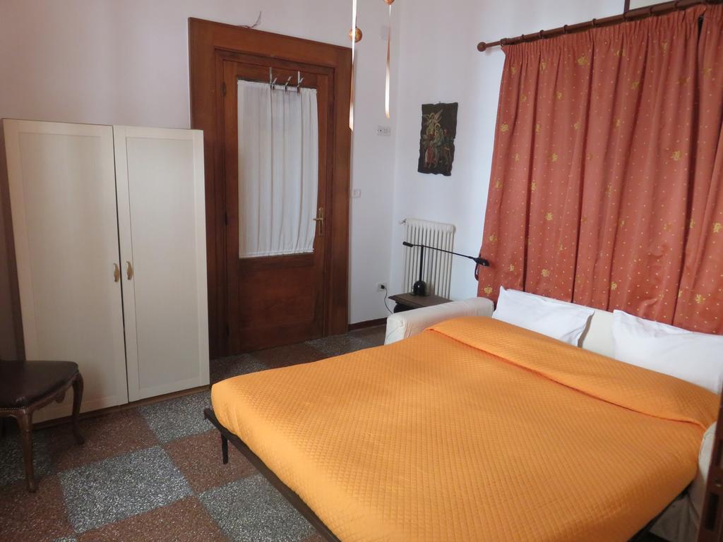 Rosy'S Hotel Napoli Bagian luar foto