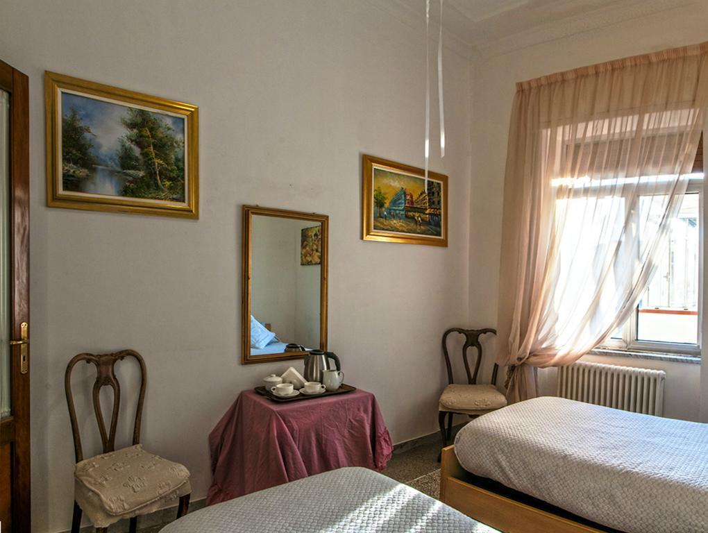 Rosy'S Hotel Napoli Bagian luar foto