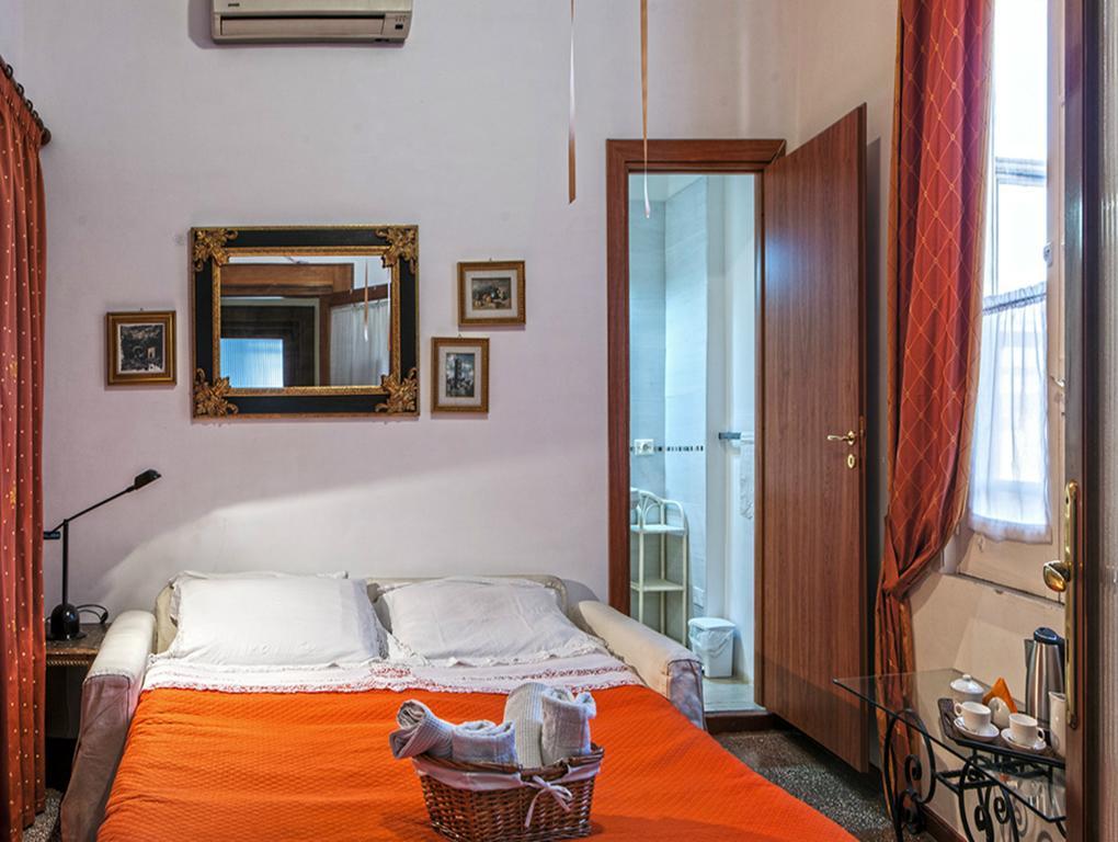 Rosy'S Hotel Napoli Bagian luar foto